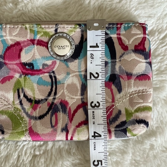 Small Coach wristlet. - Picture 4 of 6